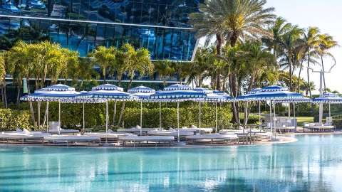Vue sur piscine