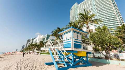 Accommodation - The Diplomat Beach Resort, Curio Collection - Beach