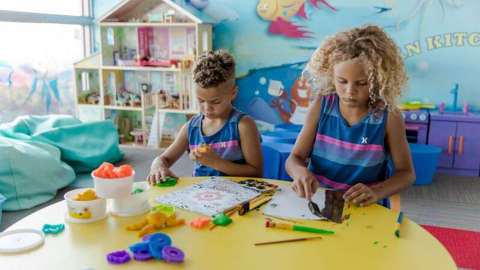 Accommodation - The Diplomat Beach Resort, Curio Collection - Recreational facility