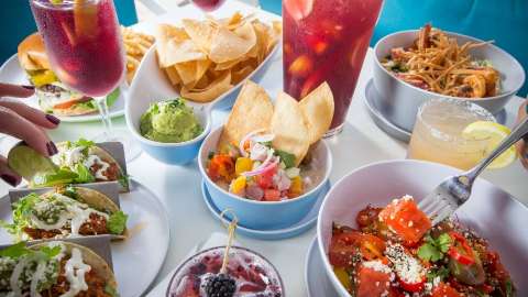 Accommodation - The Diplomat Beach Resort, Curio Collection - Restaurant