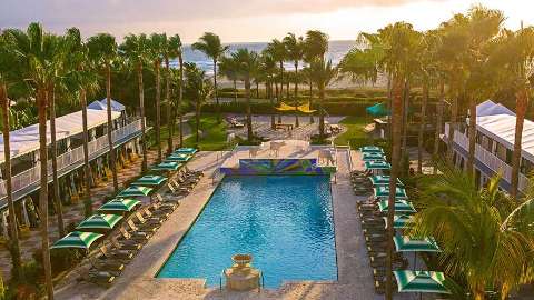 Unterkunft - Kimpton Surfcomber Hotel - Ansicht der Pool - Miami