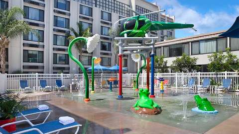 Accommodation - Holiday Inn & Suites Anaheim - Anaheim