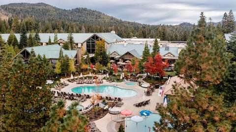 Alojamiento - Tenaya Lodge - Vista exterior - FISH CAMP