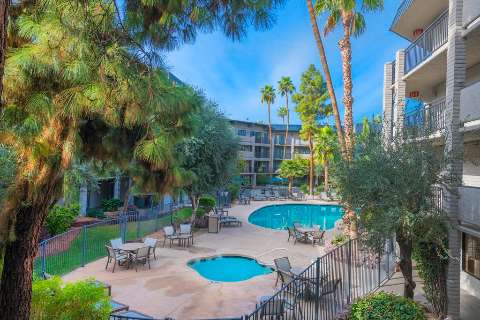 Hébergement - Holiday Inn & Suites PHOENIX AIRPORT - Vue sur piscine - Phoenix