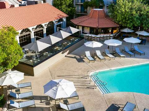 Accommodation - Embassy Suites by Hilton Scottsdale Resort - Pool view - Scottsdale