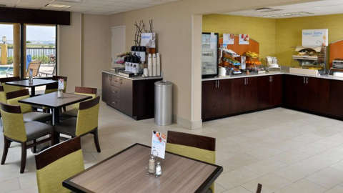 Acomodação - Holiday Inn Express & Suites TAMPA/ROCKY POINT ISLAND - Tampa