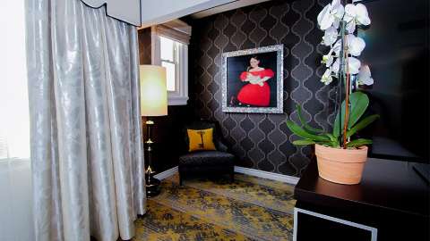 Accommodation - The Churchill Hotel near Embassy Row - Guest room
