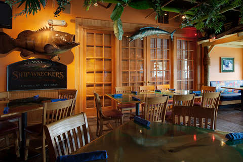 Accommodation - Holiday Inn & Suites Harbourside - Florida