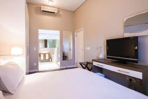 Accommodation - Harbour Bridge Hotel and Suites - Guest room - CAPE TOWN
